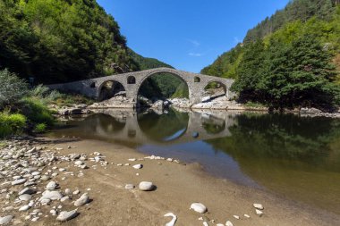 The Devil's Bridge Arda Nehri ve Rodop dağ şaşırtıcı yansıması