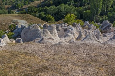 Kırcaali şehri yakınındaki panoramik kaya fenomen taş düğün