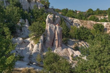 Kırcaali şehri yakınındaki taş düğün Rock olgusunun şaşırtıcı görünümü