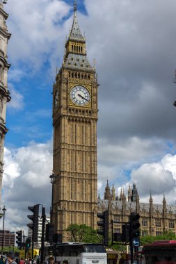 Londra - 16 Haziran 2016: Big Ben, Westminster Sarayı, Londra, İngiltere Parlamentosu evlerin,