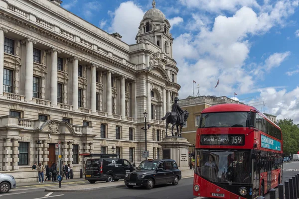 London, england - juni 16 2016: whitehall street, city of london, england — Stockfoto