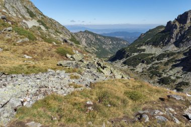 Şaşırtıcı panorama Malyovishka Vadisi nehir, Rila Dağı