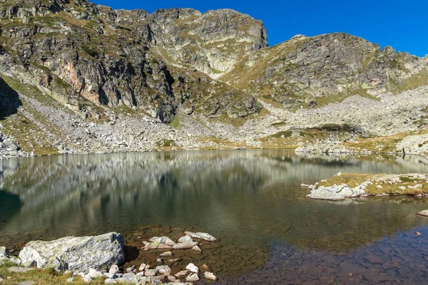 Paisagem dos lagos Elenski e pico de Malyovitsa, Montanha Rila — Fotografia de Stock