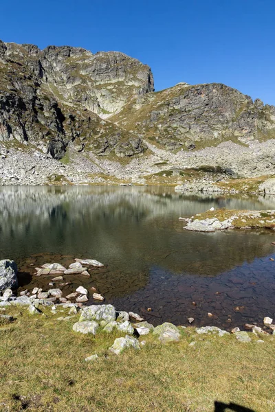 Paesaggio incredibile di laghi Elenski e Malyovitsa picco, montagna di Rila — Foto Stock