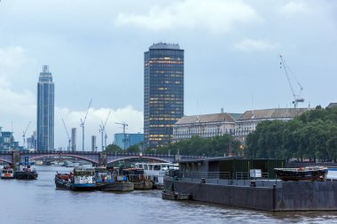 Londra, İngiltere - 16 Haziran 2016: Cityscape Londra Westminster Bridge, İngiltere'de