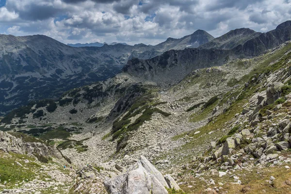Панорама з Banderitsa проходять Banderishki кеклика вершину гори Пірін — стокове фото
