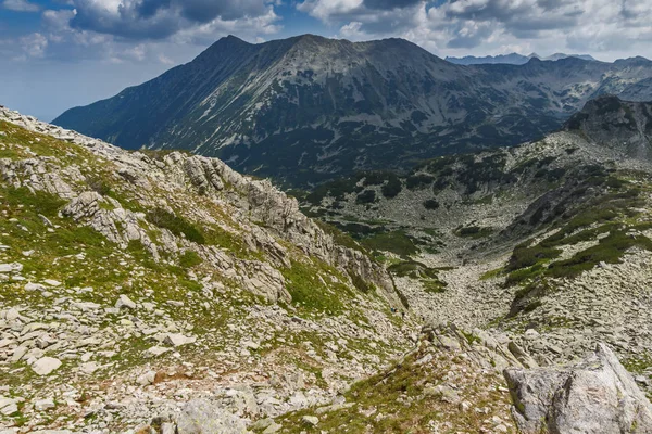 Подання від Banderitsa перевалу Todorka вершину гори Пірін — стокове фото