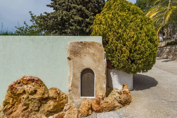 Increíble vista del Monasterio Arcángel Miguel en la isla de Tasos, Macedonia Oriental y Tracia — Foto de Stock