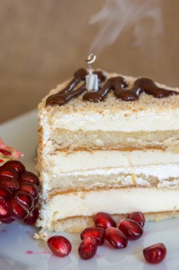 Bölümü ile mum ve nar tohum ve çikolata yayıldı ev yapımı kek