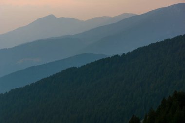 Günbatımı manzara nothen bölümü Sinanitsa peak yakınındaki Pirin Dağı