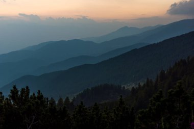 Günbatımı manzara nothen bölümü Sinanitsa peak yakınındaki Pirin Dağı