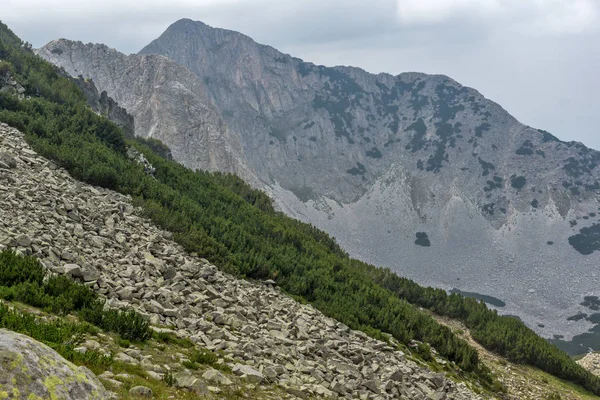 皮林山悬崖的 Sinanitsa 峰值的惊人观点 — 图库照片