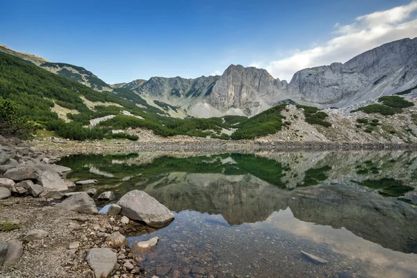 Pemandangan yang menakjubkan dari Puncak Sinanitsa dan danau, Pirin Mountain — Stok Foto