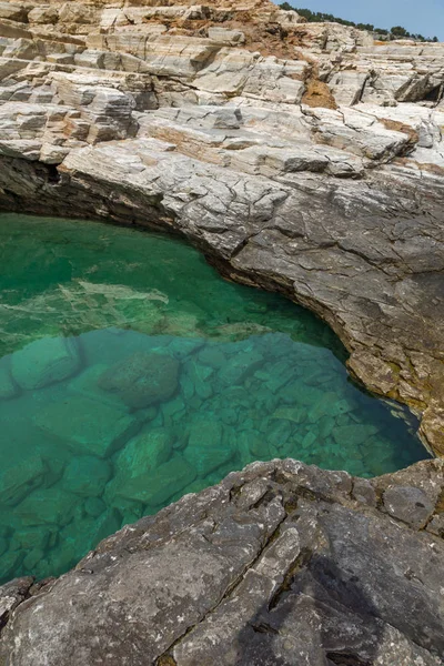 Zelené vody Giola přírodního koupaliště v ostrově Thassos, Východní Makedonie a Thrákie — Stock fotografie