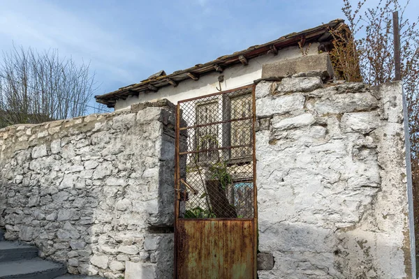 Antigua casa en el pueblo de Theologos, Isla de Tasos, Macedonia Oriental y Tracia — Foto de Stock