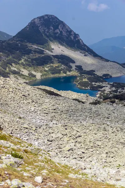 Awan Gelap di atas danau Gergiyski, Gunung Pirin — Stok Foto