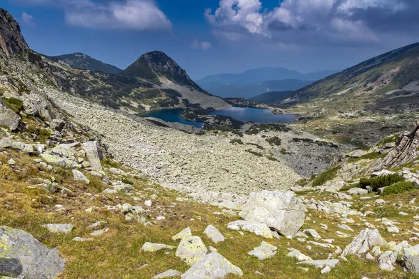 Landscape dari Gergiytsa puncak dan Gergiyski danau, Pirin Gunung — Stok Foto
