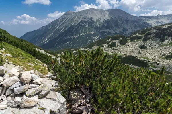 Increíble paisaje de Banderitsa pasar a Todorka pico, Pirin Mountain — Foto de Stock