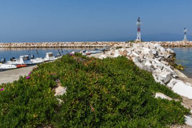 Bahar çiçekleri ve Skala Sotiros, Thassos Adası, iskele Doğu Makedonya ve Trakya
