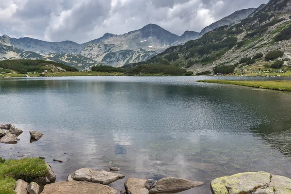 Landscape of Banderishki Chukar Peak in Muratovo lake, Pirin Mountain — Stock Photo, Image