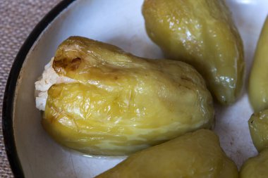 pirinç ve baharat ile Közlenmiş biber dolması