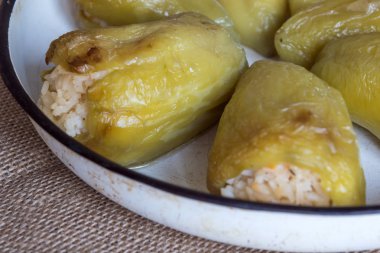 pirinç ve baharat ile Közlenmiş biber dolması