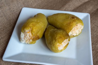 pirinç ve baharat ile Közlenmiş biber dolması
