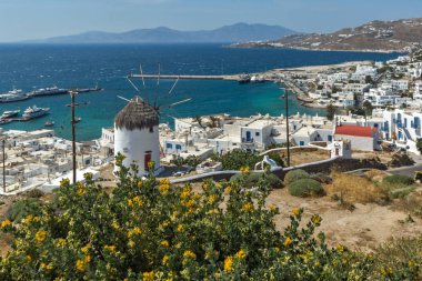 Beyaz yel değirmeni ve Mikonos Adası, Cyclades şaşırtıcı Panorama