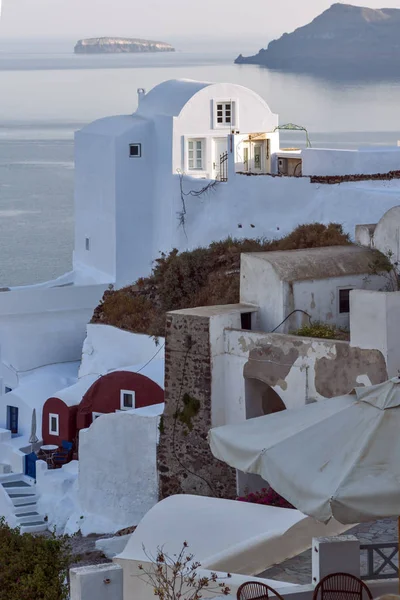 Bílé domy ve městě Oia, Santorini island, Thira, Kyklady, — Stock fotografie