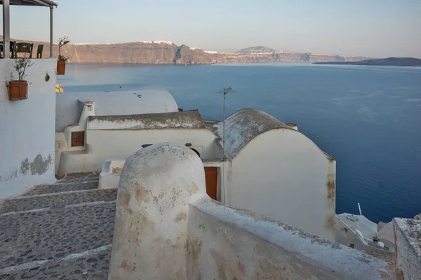 Seascape with White houses in town of Oia, Santorini island, Thira, Cyclades — Stock Photo, Image