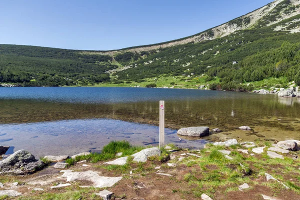 Berrak suları Bezbog göl, Pirin Dağı — Stok fotoğraf