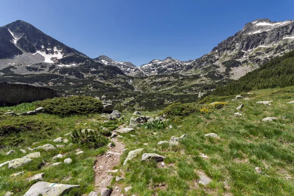 Muhteşem manzara, Sivrya, Dzhangal ve Kamenitsa Peaks'e Pirin Dağı — Stok fotoğraf