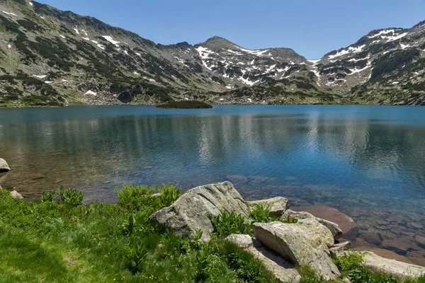 Vista panorâmica dos picos de Demirkapiyski chuki e Dzhano, Lago Popovo, Montanha Pirin — Fotografia de Stock