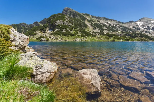 Paisaje con pico Sivrya y lago Popovo, Montaña Pirin — Foto de Stock
