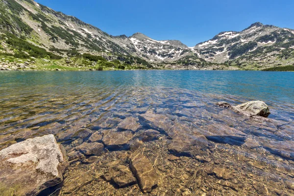 Panorámás kilátás nyílik a Demirkapiyski chuki és Dzhano csúcsok, Popovo tó, Pirin-hegység — Stock Fotó