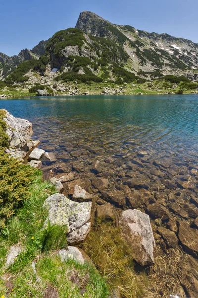 Increíble paisaje con el pico Sivrya y el lago Popovo, montaña Pirin —  Fotos de Stock