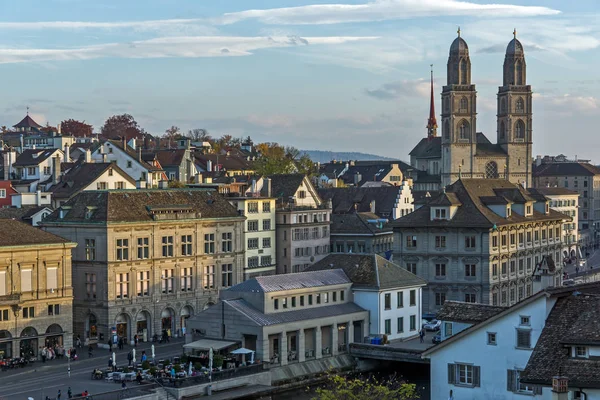 ZURICH, SWITZERLAND - 28 OCTOBER 2015 : Panorama of city of Zurich and Limmat River, — Stock Photo, Image