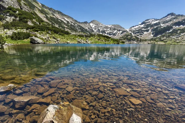 Fantastische Panorama van Demirkapiyski chukar en Dzhano toppen, Popovo lake, Pirin-gebergte — Stockfoto