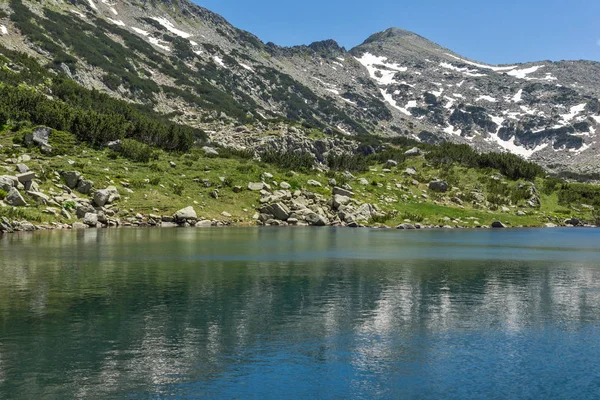 Fantastische Panorama van Dzhano peak en Popovo lake, Pirin-gebergte, — Stockfoto