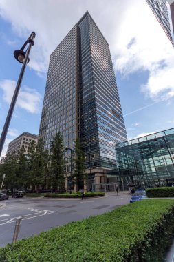 Londra, İngiltere - 17 Haziran 2016: İşletme binası ve gökdelen Canary Wharf, Londra, İngiltere