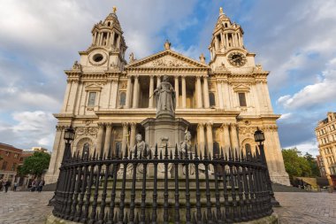 Londra, İngiltere - 17 Haziran 2016: Londra'daki St. Paul Katedrali şaşırtıcı