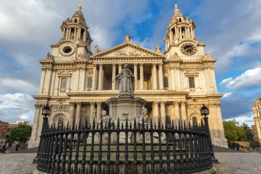 Londra, İngiltere - 17 Haziran 2016: Londra'daki St. Paul Katedrali şaşırtıcı