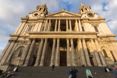 Londra, İngiltere - 17 Haziran 2016: Londra'daki St. Paul Katedrali şaşırtıcı