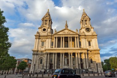 Londra, İngiltere - 17 Haziran 2016: Londra'daki St. Paul Katedrali şaşırtıcı