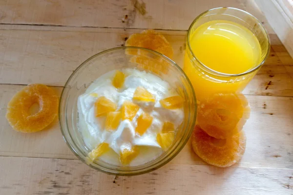 Ananas ve portakal suyu adet Yoğurtlu Servis Kahvaltı