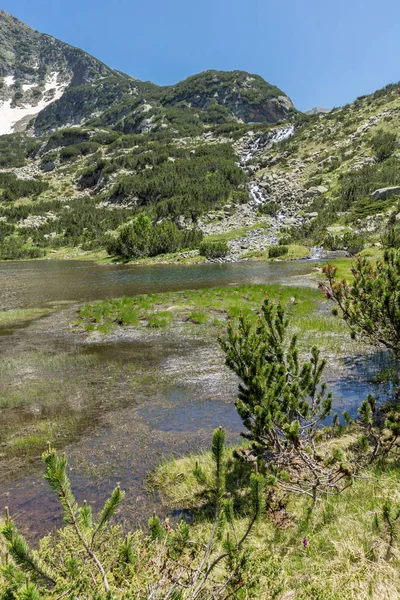 Vista incrível de lagos de peixe e Sivrya pico, Pirin Mountain — Fotografia de Stock