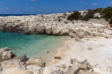 Alaties Beach, Kefalonia, oniki adalar mavi sularına