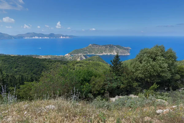 Vista da aldeia de Assos e bela baía do mar, Kefalonia, ilhas Jónicas — Fotografia de Stock