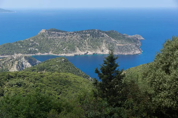 Incredibile vista sul villaggio di Assos e bellissima baia di mare, Cefalonia, isole ioniche — Foto Stock