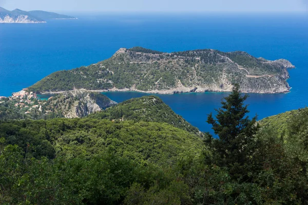 Panorama incredibile del villaggio di Assos e bellissima baia di mare, Cefalonia, isole ioniche — Foto Stock